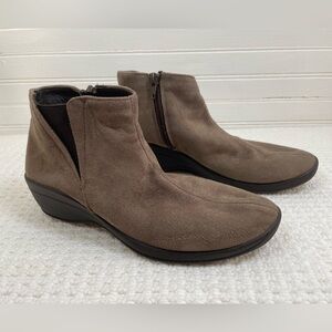 Arcopedico Luana Women’s Size 8 (EU 39) 1 3/4” heel lightweight brown booties